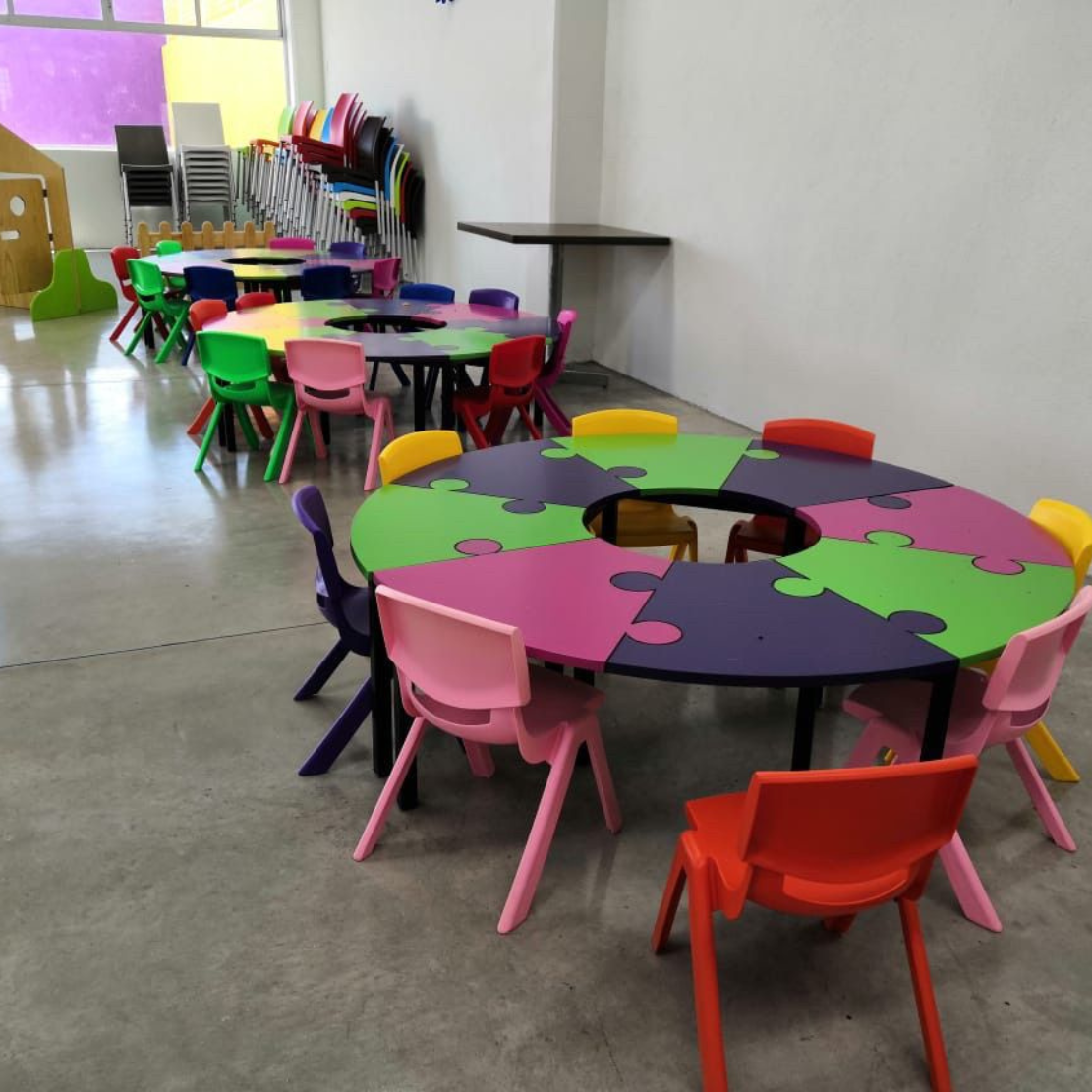Mesa infantil para 8p